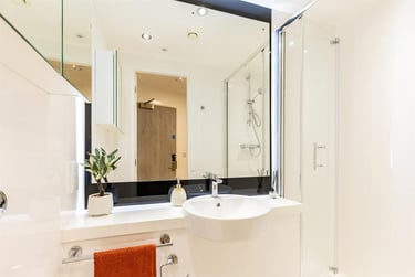 1 bed studio, Talbot Street, Arboretum, Nottingham, NG15GN - Image 3